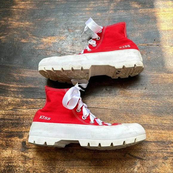 Custom Chuck Taylor All Star Lugged Platform
Red Customized with the word Kiss - Picture 5 of 11